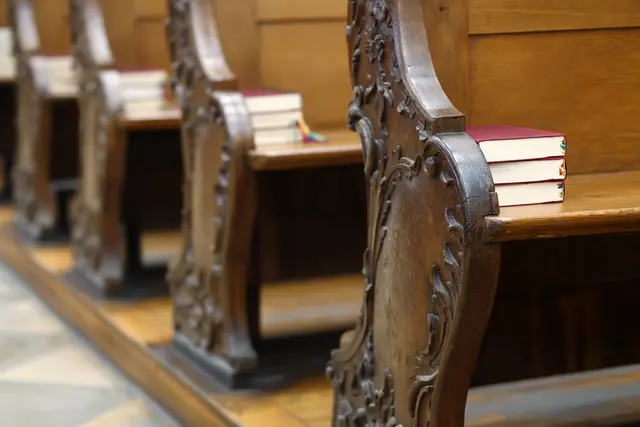 Gut 12.600 Kirchenaustritte verzeichnete die Diözese Linz im Jahr 2025. | Foto: smarterpix/BGStock72