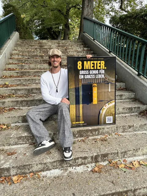 Julian Funk aus Grafenwörth hat sich ein besonderes Vorhaben zum Ziel gesetzt: 8 Meter zu Hause - er will einen amerikanischen Schulbus kaufen, umbauen und damit durch Amerika reisen. | Foto: Victoria Edlinger