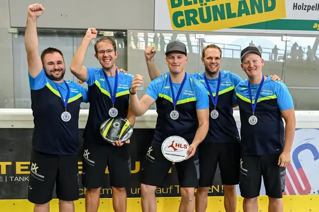 Der SSV Union Wenigzell jubelt über die Silbermedaille bei der Champions League in Bruneck. | Foto: Herbert Pendl