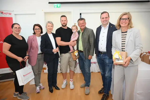 "Leistbares Wohnen, gelebte Inklusion und nachhaltige Quartiersentwicklung gehen in hi Harbach Hand in Hand", so LHStv.in Gaby Schaunig bei der Schlüsselübergabe. | Foto: SK/Hude