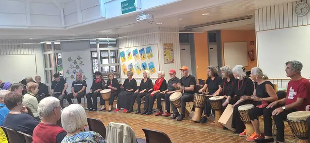 In der Aula der Volksschule Mooskirchen ertönten Trommelklänge. | Foto: Riedler