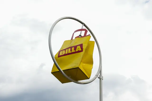 Rabattpickerl aus dem Flugblatt lösen, auf ausgewählte Produkte kleben und an der Kassa vorzeigen: Dieses Vorgehen endet bei Billa und Billa Plus. (Symbolbild) | Foto: APA-Images / Laurin Christl