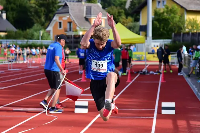 Leonhard Kofler mit neuen Rekord im Dreisprung | Foto: Martina Albel