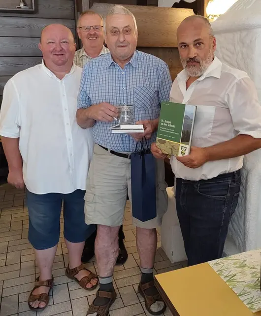 80. Geburtstag in St. Anton an der Jeßnitz: Der Jubilar Paul Scharner (2.v.r.) mit seinen Gratulanten, Pfarrer Marian Lewicki, Anton Voglauer (Bauernbund) und Bürgermeister Manfred Zellhofer | Foto: Gemeinde St. Anton an der Jeßnitz