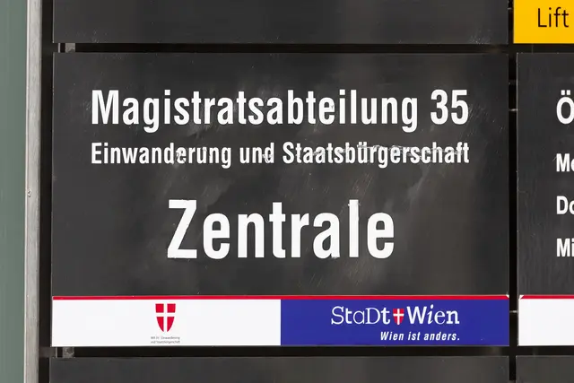 Am Dienstag durchsuchten Ermittler einer Behörde das Büro einer Mitarbeiterin der MA 35 in Wien. (Symbolfoto) | Foto: APA-Images / Weingartner-Foto