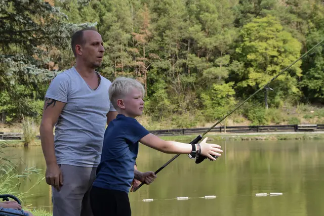 Der 7-jährige Julian aus Pöttelsdorf ist einer von vielen burgenländischen Kindern, die sich für den Angelsport interessiern. | Foto: Dorottya Fejes/MeinBezirk