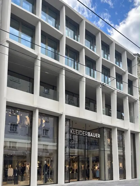 Ab 24. September ist die Kleider Bauer-Filiale an der Linzer Landstraße nach knapp sieben Jahren wieder geöffnet. | Foto: Kleider Bauer