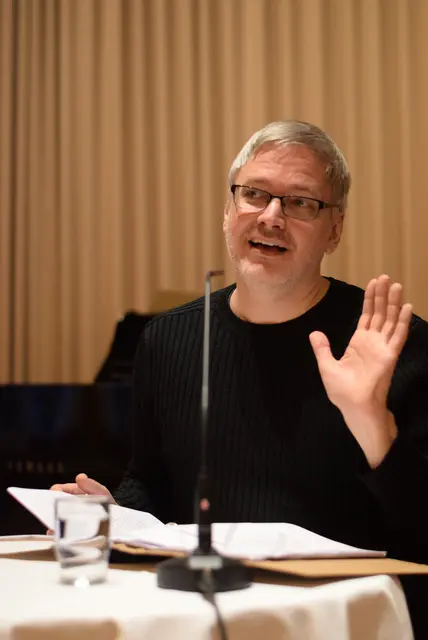 Stefan Franke geht bei seinen Lesungen auf skurille Geschichten der Wiener Bezirke ein. (Archiv) | Foto: Katharina Litschauer