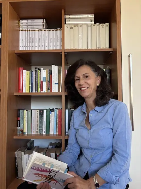 Christine Piswanger-Richter hat sich jahrelang mit dem Nobelpreis für Literatur beschäftigt und nun ihr Wissen in einem Buch zu Papier gebracht. | Foto: Liliya Butenko