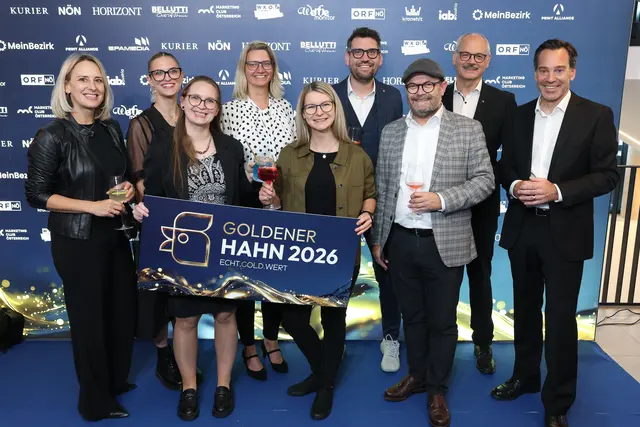 Elena Schönberger, Pia Grabner, Marion Aigner, Sandra Grafeneder, Lisa Leichtfried, Thomas Wagner (alle FALKEmedia), Direktor Georg Berger, Reinhard Sulzbacher (Raiffeisenbank Ybbstal) und Andreas Kirnberger (Obmann der Fachgruppe Werbung und Marktkommunikation – WKNÖ) | Foto: Katharina Schiffl