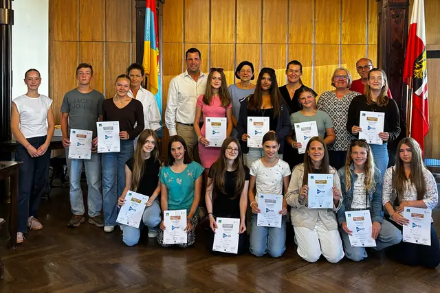 Die Teilnehmer erhielten zum Abschluss ein Zertifikat. | Foto: Stadtgemeinde Gmunden
