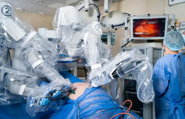 Seit 15 Jahren kommt im Klinikum Wels-Grieskirchen das vierarmige da-Vinci-Operationssystem zum Einsatz. | Foto: smarterpix/wedmov