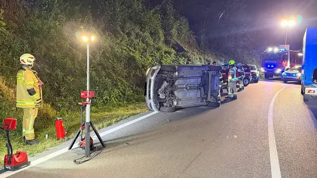 Die Unfallstelle wurde von der Feuerwehr Schwarzach abgesichert. | Foto: Feuerwehr Schwarzach