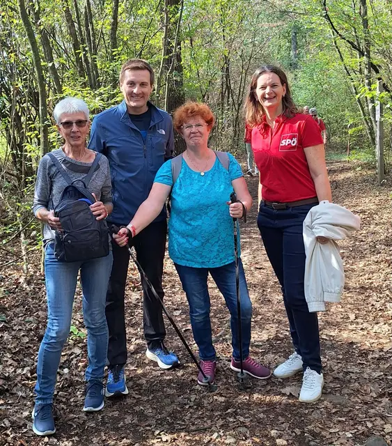 Auch ein Treffen mit Sven Hergovich stand für die Kettlasbrunner Wandergruppe am Programm. | Foto: NÖ Pensionistenverband