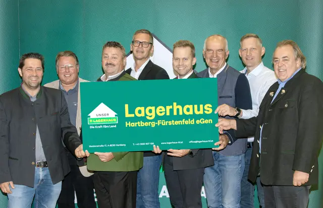 Foto vlnr: Vorst. Stv. Florian Summerer, Vorst. Stv. Leander Feiertag, Obmann Schützenhöfer, Geschäftsführer Hermann Klapf, Raiffeisen Verband Oberrevisor Dominik Peheim, AR Vorsitzender Roman Bruckner, AR Stv.Markus Raser, AR Stv. Franz Brunner | Foto: Lagerhaus Hartberg-Fürstenfeld eGen