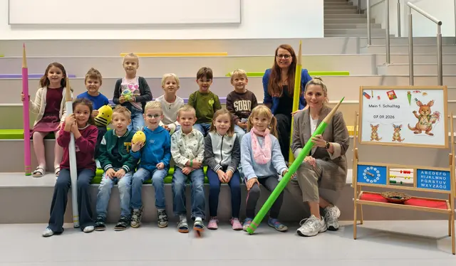 2026 Volksschule Tulbing 1a mit den Klassenlehrerinnen Katrin Grössinger und Birgit Staffenberger. | Foto: Christian Nowotny