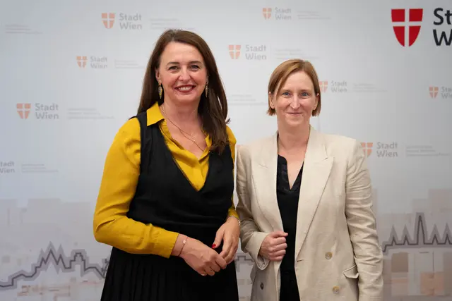 Neos-Klubobfrau bzw. Wohnbausprecherin Selma Arapović und Wohnbaustadträtin Elke Hanel-Torsch (SPÖ).  | Foto: Sade Jerabek/MeinBezirk