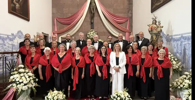 Foto: Bild Votivkirche Urheber Alvin Jose; Die anderen beiden Andrea Maria Zaengl