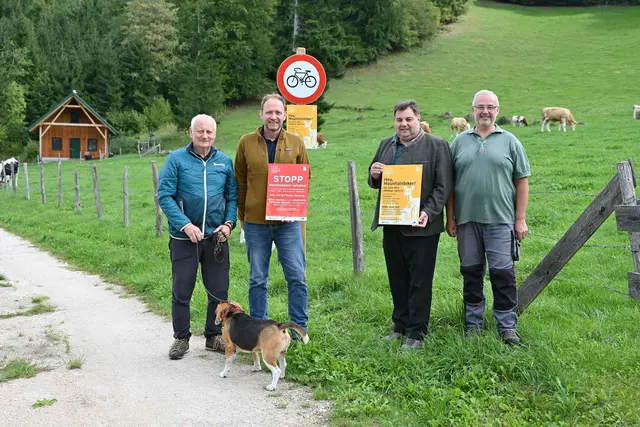 Förster Thomas Weissnar, Magistratsdirektor Christian Schneider,  Landtagsabgeordneter Vizebürgermeister Mario Wührer und Karl Ramsauer  (Almhalter) (v.l.) | Foto: Stadt Waidhofen