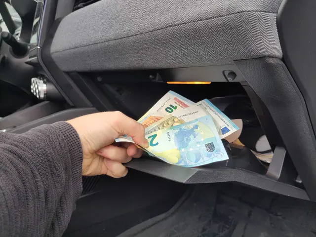 10.400 Euro stahl der St. Pölter aus dem Handschuhfach. | Foto: Katharina Schrefl