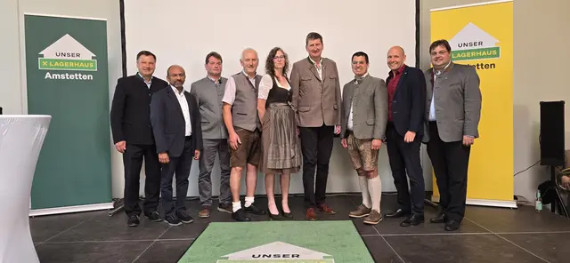 Bezirksbauernkammerobmann Andreas Pum, Pfarrer Wilson Abraham, Vorstandsmitglied Franz Aichinger, Bürgermeister von Euratsfeld, Johann Weingartner, Petra Wagner, Geschäftsführer, Direktor Gerhard Kamleithner, Obmann Andreas Pittersberger, Geschäftsführer-Stellvertreter Peter Dullinger und Landtagsabgeordneter Mario Wührer.
 | Foto: RLH Amstetten