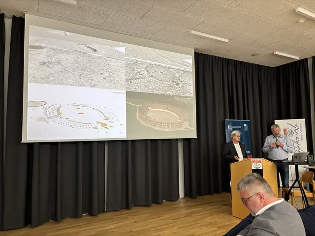 Gerald Grabherr, Uni Innsbruck, und Klaus Löcker, GeoSphere Austria, bei der Präsentation in St. Pantaleon-Erla | Foto: MeinBezirk/Ulrike Plank