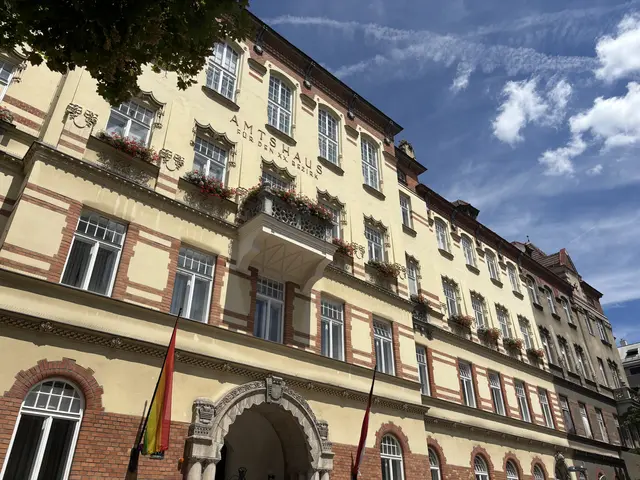 Bezirkspolitikerinnen und -politiker haben über die nächsten Änderungen im Bezirk abgestimmt. | Foto: Michael Marbacher/MeinBezirk
