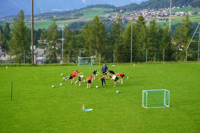 In Zusammenarbeit mit dem Tiroler Fußballverband wird im Rahmen von VorLAZ/LAZ eine professionelle Ausbildung mit individueller Betreuung angeboten. | Foto: Kainz