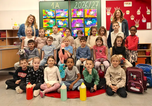2026 Volksschule Tulln II, 1a mit Klassenlehrerin Claudia Bauer und Direktorin Andrea Gleixner. | Foto: Christian Nowotny