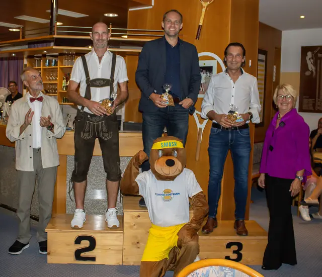 Ehrenobmann Heinz Beutelmayr, Finalist Martin Berndorfer, Stadtmeister Andreas Söllinger, der Drittplatzierte Franz Krausgruber, Bürgermeisterin Maria Pachner | Foto: UTC Grieskirchen