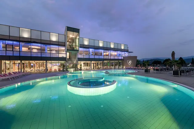 Wenn es draußen kalt ist, wird es in der Therme NOVA erst so richtig gemütlich. | Foto: Die Abbilderei | Hotel & Therme NOVA