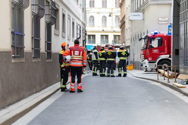 In den vergangenen Stunden wurde eine vermisste Pensionistin aus dem Trümmerhaufen in der Wiener City tot aufgefunden. | Foto: Sade Jerabek/MeinBezirk