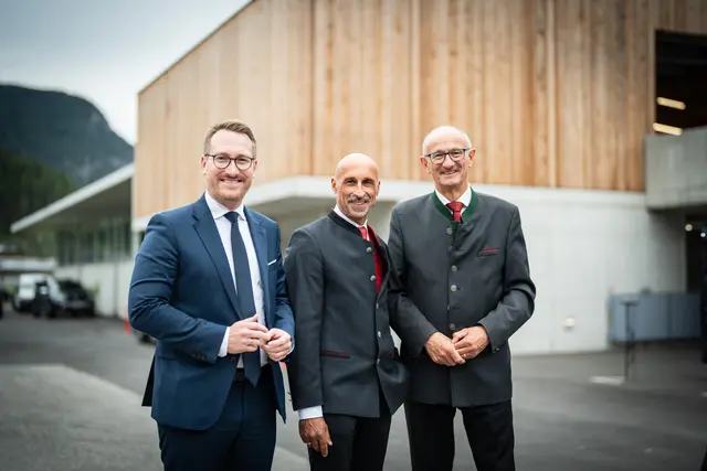 Landeshauptmannstellvertreter Philip Wohlgemuth, Direktor LLA Imst Thomas Moritz und Landeshauptmann Anton Mattle bei der Eröffnungsfeier. | Foto: Günter Richard Wett