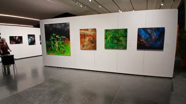Die internationale Ausstellung ist noch bis zum 7. November zu sehen. | Foto: Josef Hofmüller