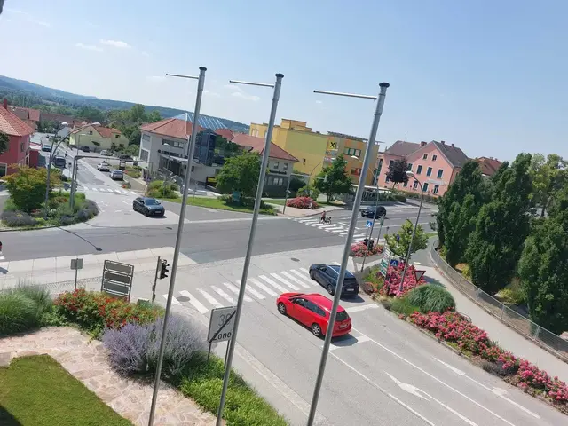Der Rochusplatz in Hartberg ist nach den Sanierungsarbeiten an der B54 wieder frei befahrbar. | Foto: Land Steiermark/ A16