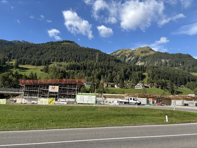 Die Arbeiten an der neuen Straßenmeisterei sind inzwischen weit fortgeschritten | Foto: MeinBezirk/Günther Reichel