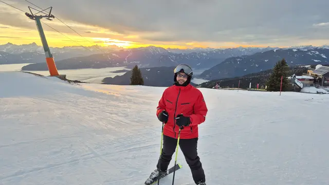 Im Winter ist die Weinebene für Manuel Kleinszig ein fixer Treffpunkt – auf seinem Hausberg verbringt er gerne Zeit beim Schifahren. | Foto: Privat