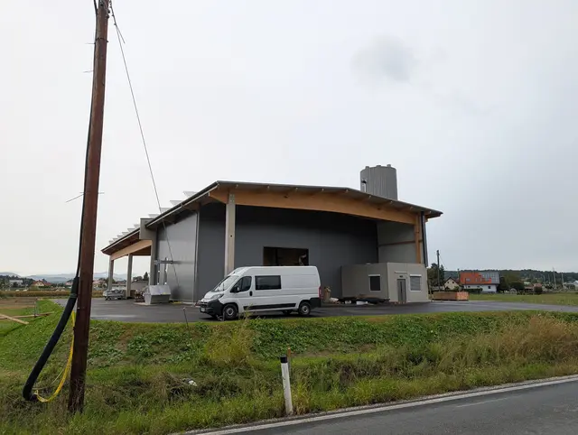 Das neue Nahwärme-Heizwerk soll noch im Oktober in Betrieb gehen. | Foto: Gemeinde Söding-St. Johann
