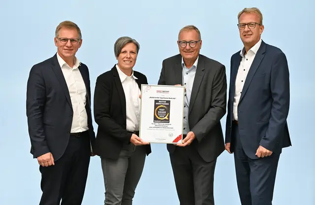 Vorstandsvorsitzender Johannes Scheidl, Leiterin Personalmanagement Eva Gattinger, Vorstand und Eigentümer Market Institut Werner Beutelmeyer und Vorstandsdirektor Peter Hochleitner | Foto: Waldviertler Sparkasse