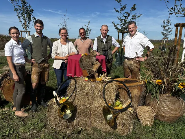 Tina Marakovits, Christian Toth, Landeshauptmann-Stellvertreterin Anja Haider-Wallner, Christian Horvath, Bernhard Pieber, Bernhard Takacs (von links). | Foto: Elisabeth Kloiber/MeinBezirk