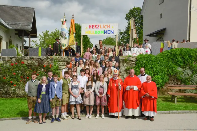 Diözesanbischof Josef Marketz wurde in Preitenegg von Vertretern der Pfarre, Gemeinde und örtlichen Vereine empfangen. | Foto: Fotostudio Marion