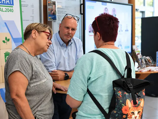 Im Rahmen kurzer Vier-Augen-Gespräche konnten die Teilnehmer ohne große Reden, dafür aber persönlich und auf Augenhöhe, mit den Vertretern der Stadtpolitik ins Gespräch kommen.  | Foto: Stadtgemeinde Schwechat
