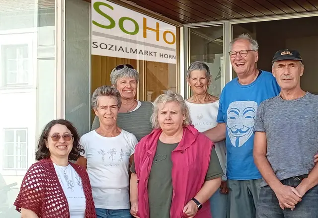 Susanne Ferstl, Fiona Langthaler, Karin Steinhauser, Gerlinde Fletzer, Durga Lal, Christian Huschka und Volodymyr Hauruschenko (ein Teil des Teams). | Foto: Willkommen Mensch