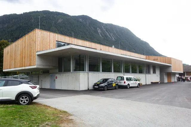 Das neue Wirtschafts- und Versuchsgebäude am Gutshof der LLA. | Foto: tatt