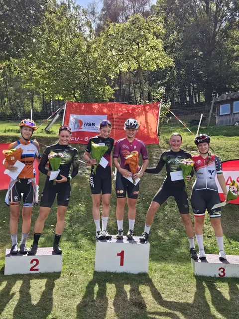 Anja Pink (r.) holte in Ottenschlag als beste Österreicherin Platz fünf. | Foto: Crazy Cross-Biker