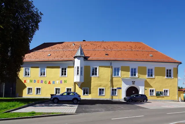 Im ehemaligen Weißkirchner Pfarrhof wurden drei Kindergarten-Gruppen neu untergebracht.
