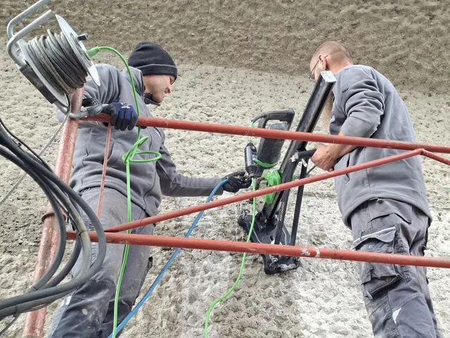 Montage der Halterung. | Foto: ÖBB