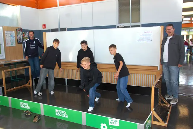An der MS Rohrbach sorgen Fußball und andere Sportangebote auch in den Pausen für Abwechslung und Teamgeist. | Foto: DHammerl