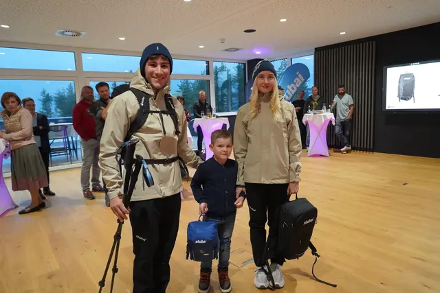 Jonas, Linus und Ekaterina präsentierten die neue Stubai-Kollektion. | Foto: Kainz
