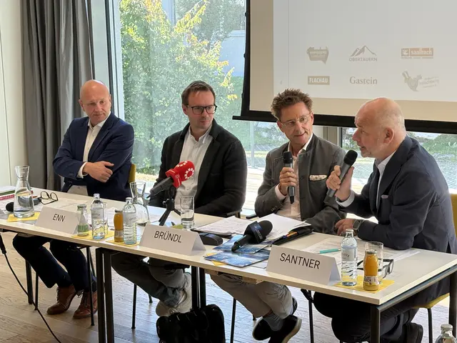 Bei einer für Freitag, 25. September, in Puch-Urstein angekündigten Pressekonferenz wollen Vertreter Salzburger Tourismusverbände ihre Position zur Informationsfreiheit darlegen. Im Bild: Stefan Paßeugger, Martin Enn, Christoph Bründl, Anton Santner ( Agentur P8).
 | Foto: MeinBezirk Salzburg